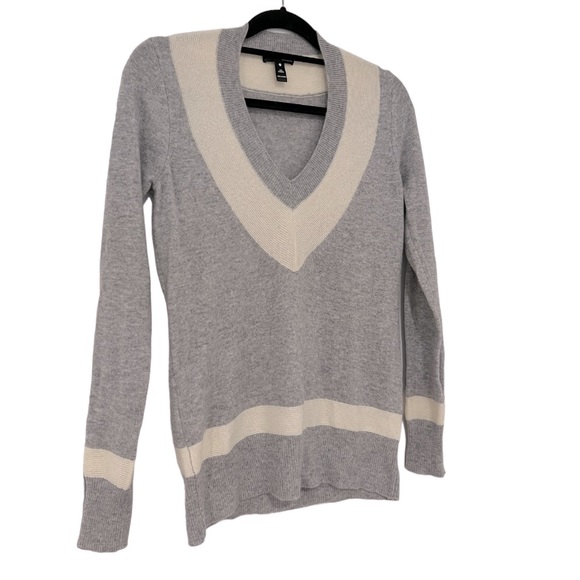 Aqua Bloomingdale’s 100% cashmere sweater. - Picture 2 of 5